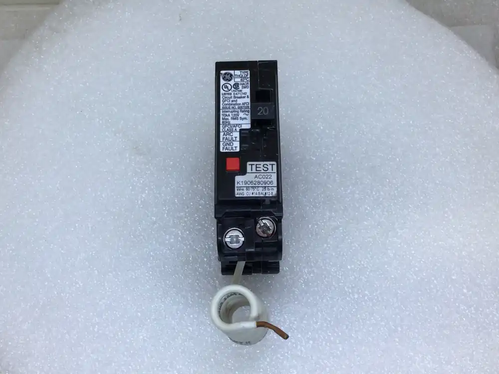 Top Pick GE THQL1120DF 20 Amp 1 Pole 120/240V GFCI/AFCI Circuit Breaker - Sticker Face