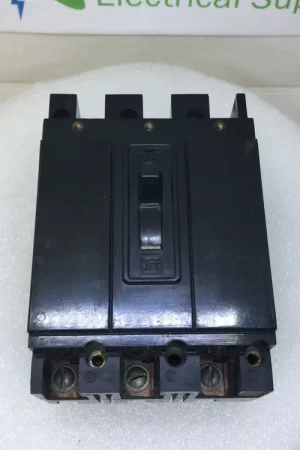 General Electric (GE) / Trumbull AT31015 15 Amp 3 Pole 250V Circuit Breaker - Cosmetic Flaw Latest