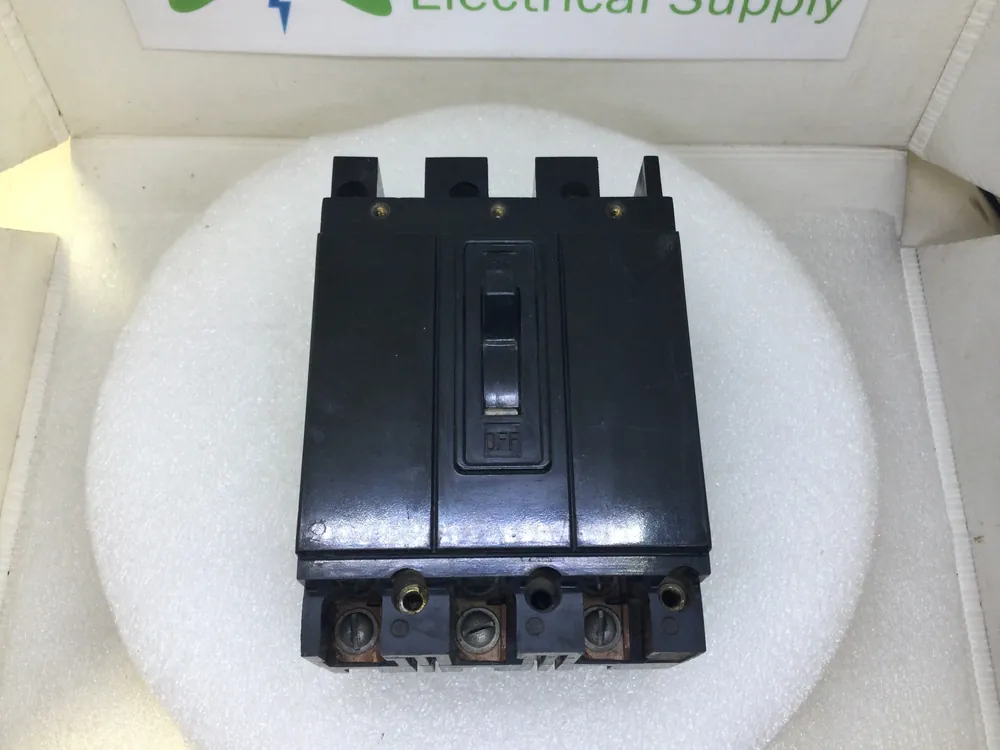 General Electric (GE) / Trumbull AT31015 15 Amp 3 Pole 250V Circuit Breaker - Cosmetic Flaw Latest