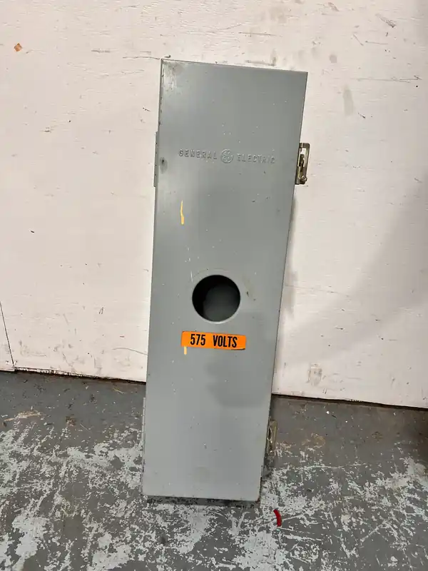 GE Circuit Breaker Enclosure TF225J with Knockouts 225 Amp 600v Max Type 1 Authentic