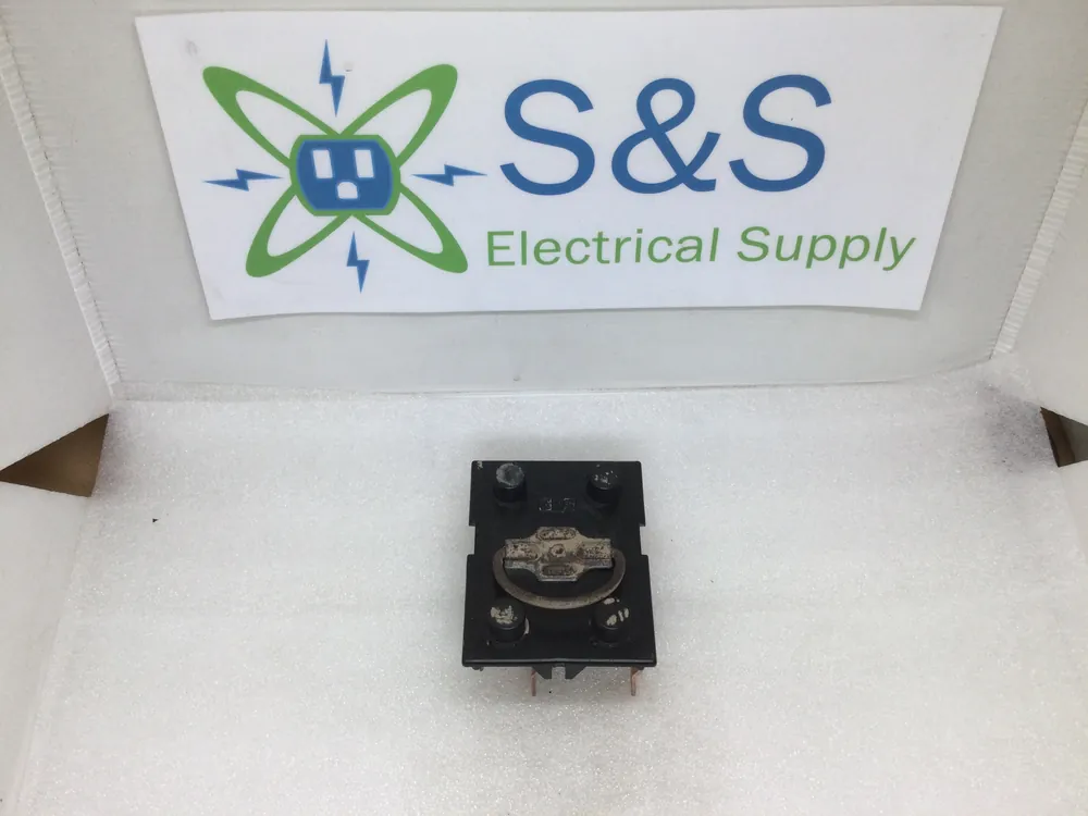 General Switch Fuse Pull Out 3 1/2" X 2 3/4" 60a Rated Don't Miss Out