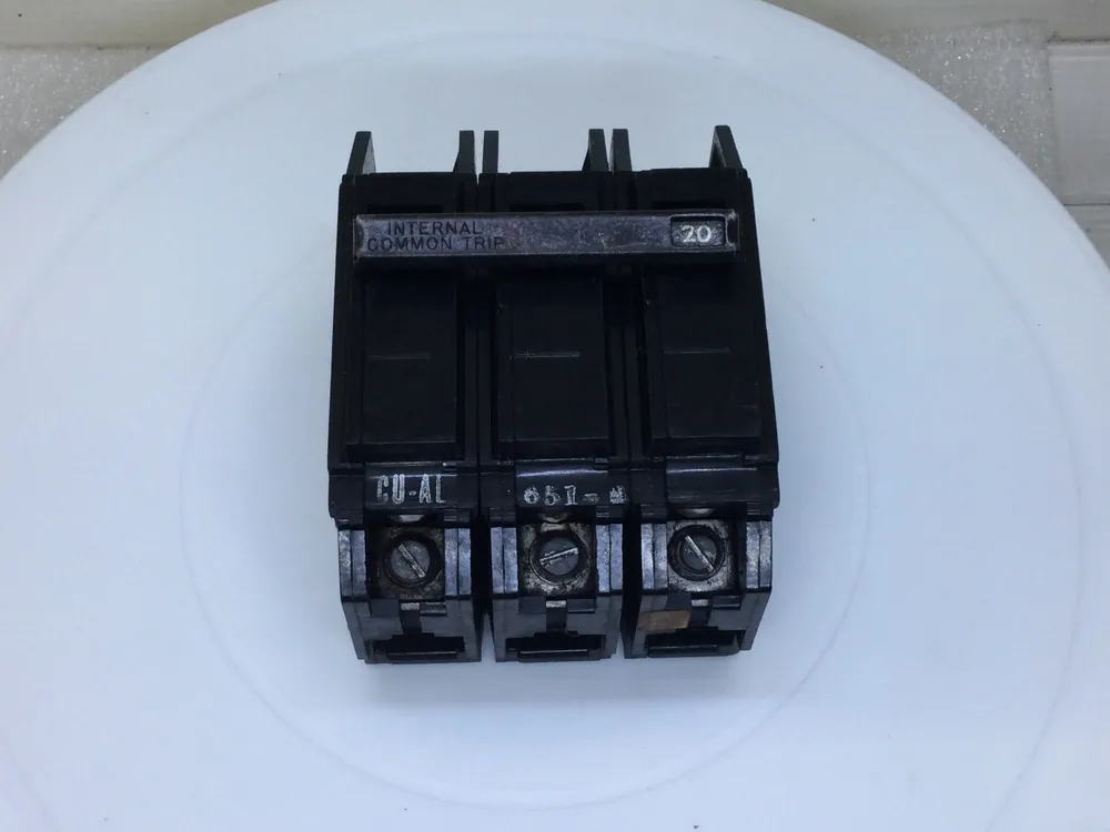 GE General Electric TQC32020 20 Amp 3 Pole 240v Bolt on Circuit Breaker Clearance